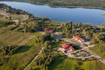 Ukryta perełka Mazur, tuż nad jeziorem. Ma SPA i powietrze jak w sanatorium. Goście nie chcą wyjeżdżać!