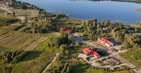 Ukryta perełka Mazur, tuż nad jeziorem. Ma SPA i powietrze jak w sanatorium. Goście nie chcą wyjeżdżać!