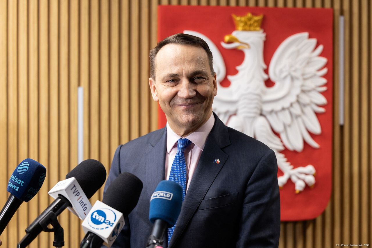 "Nie powinniście tu być". Sikorski zaapelował do Rosjan