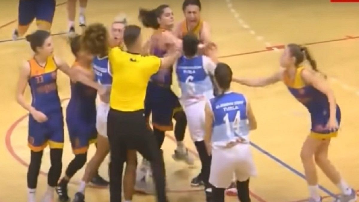 Bójka w czasie meczu koszykarek