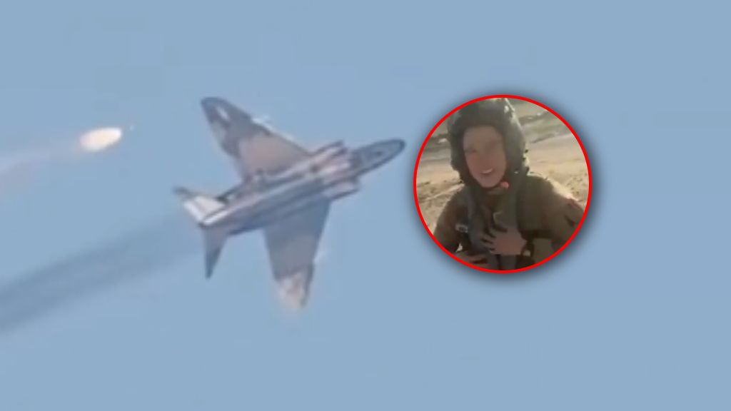 Nagrano pilotkę po katapultowaniu.