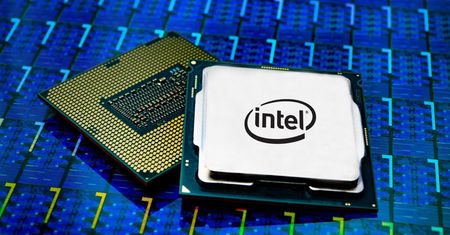 Intel po cichu obniży wydajność procesorów. Wszystko przez luki bezpieczeństwa
