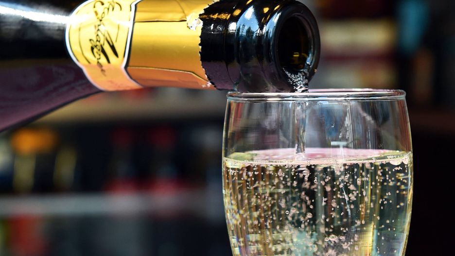 Prosecco nalewane do kieliszka.