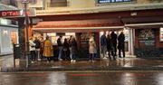 Kolejki stoją całymi dniami. Tak niskie ceny skuszą każdego