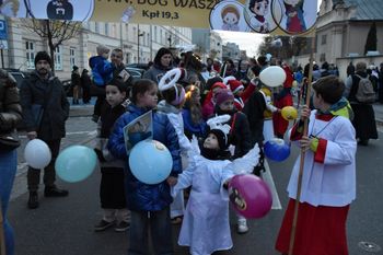 Kalisz: Korowód Świętych przeszedł ulicami miasta