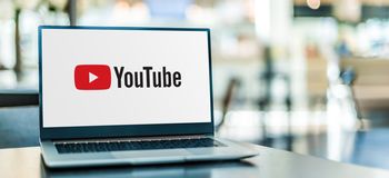 YouTube na siłę tłumaczy. Koniec z oryginalnymi językami w filmach