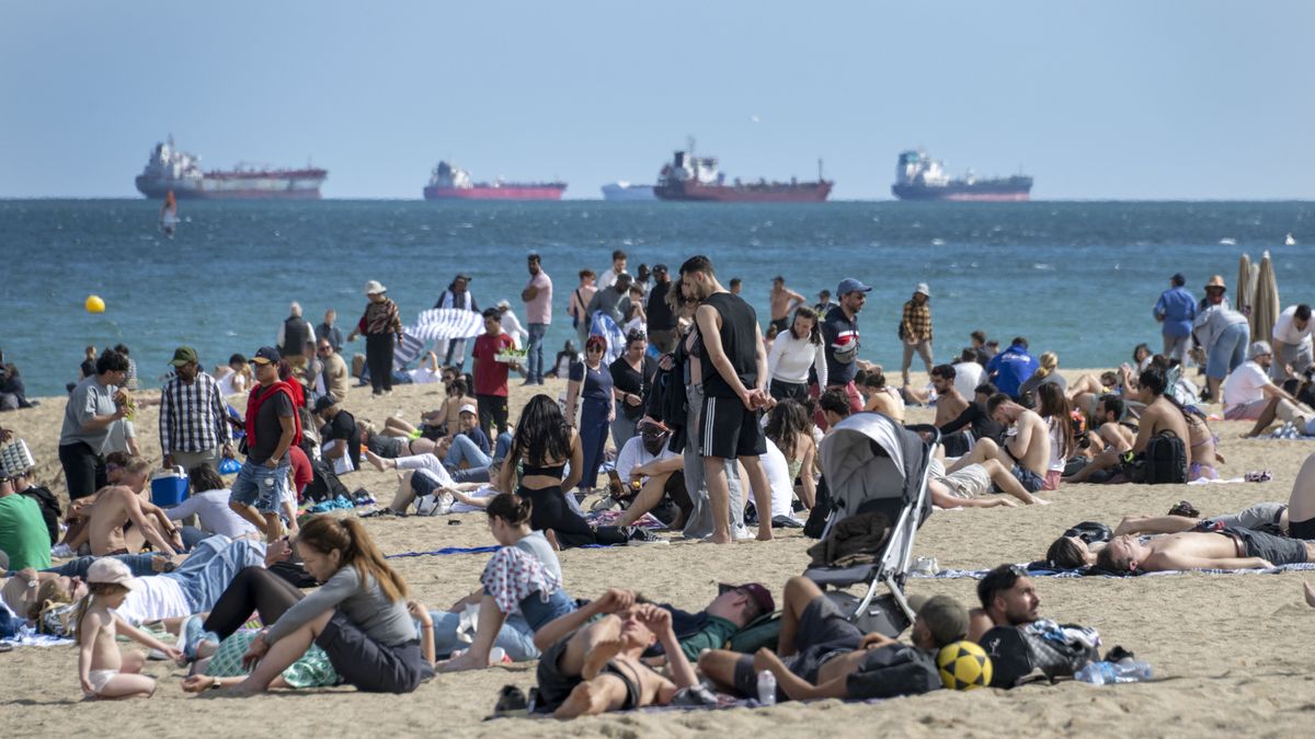 Daily Life In Barcelona
People visit the beaches of La Barceloneta in Barcelona, Spain, on July 12, 2025. The Catalan capital experiences one of its hottest summers of the last decade, with temperatures exceeding 30 ?C. This phenomenon transforms the rhythm of the city: the beaches are full from early morning, tourists seek shade in the narrow streets, and locals opt for ventilated terraces and evening hours to cope with the heat. The heat marks a vibrant but challenging season for those in Barcelona this summer. (Photo by Jorge Mantilla/NurPhoto via Getty Images)
NurPhoto
narrow streets, july 12, last decade, challenging season, catalan capital, enjoying, phenomenon, heat, hottest summers, ventilated terraces, nurphoto., jorge mantilla, evening hours, tourists, temperatures, beaches, exceeding 30 °c, locals, vibrant, early morning, barcelona, cope