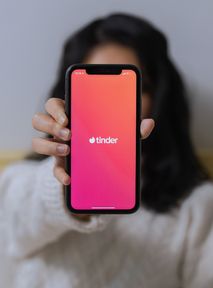 Tinder wprowadza ogromne opłaty. Miłość dopadła inflacja