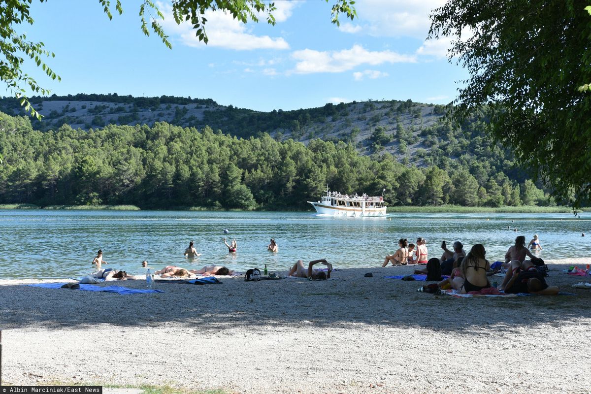 chorwacja, split, zanieczyszczenie wody Chorwacka plaża skażona wysoce toksycznym azbestem. Ludzie wciąż tam przychodzą