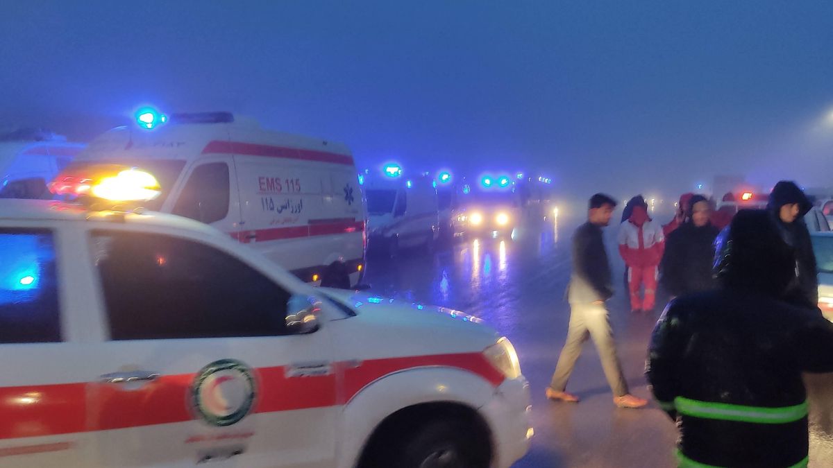Helicopter in Iranian President Raisi's convoy crashes
VERZEGAN, IRAN - MAY 19: Medical and rescue teams from Iranian town of Verzegan arrive at the accident site after one of the helicopters in Iranian President Raisi's convoy crashed following the inauguration of a dam on the border along with Azerbaijani President Ilham Aliyev in Jabrayil district of Azerbaijan on May 19, 2024. Azin Haghighi / Moj News Agency / Anadolu/ABACAPRESS.COM 
Dostawca: PAP/Abaca
AA/ABACA
Accident, Construction site, Real Estate