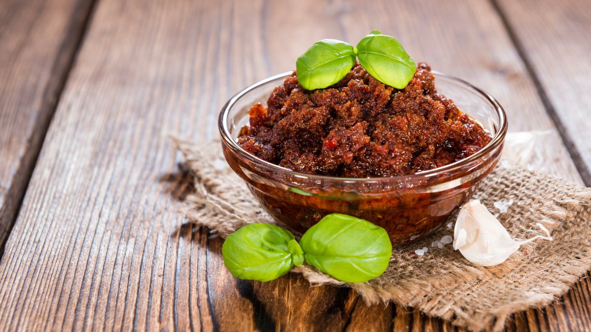 Pesto z suszonych pomidorów jest smaczne i zdrowe