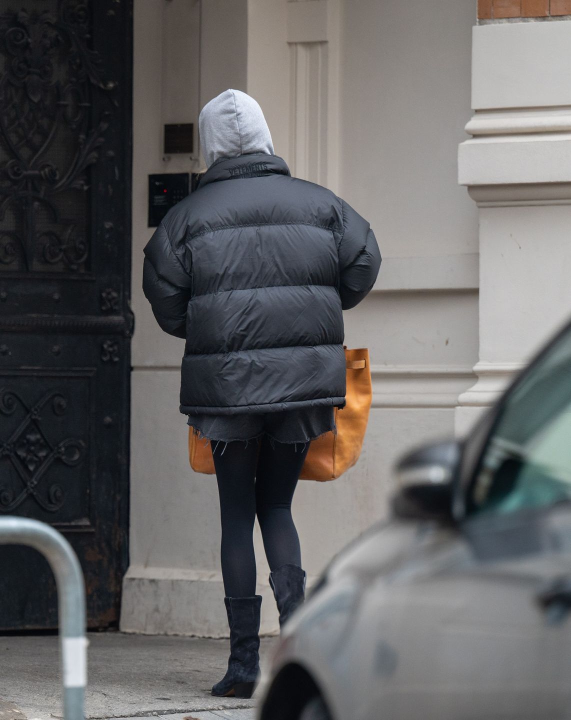 Naturalna Agnieszka Woźniak-Starak z torbą za 130 tys zł