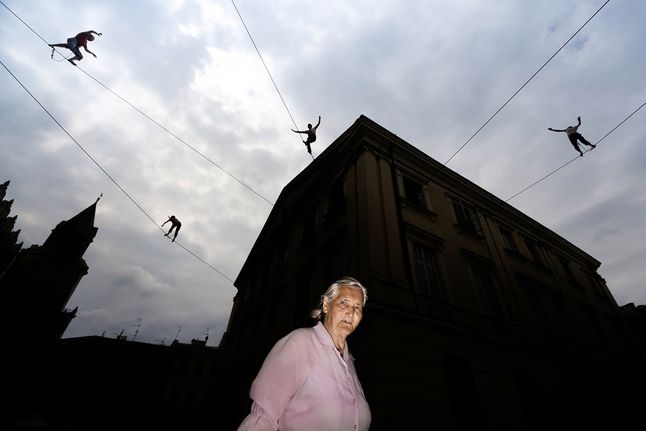 Prace fotografów oceniło jury w składzie: Joanna Kinowska, kuratorka, Monika Chmielarz, fotoedytorka magazynu BLOW, Krzysztof Candrowicz, dyrektor Fotofestiwalu w Łodzi, Maciej Dakowicz, fotograf, Tomasz Kulbowski, fotograf, Maciek Nabrdalik, fotograf, agencja VII, Erik Vroons, redaktor naczelny GUP Magazine (NL), Wojtek Wieteska, fotograf.
