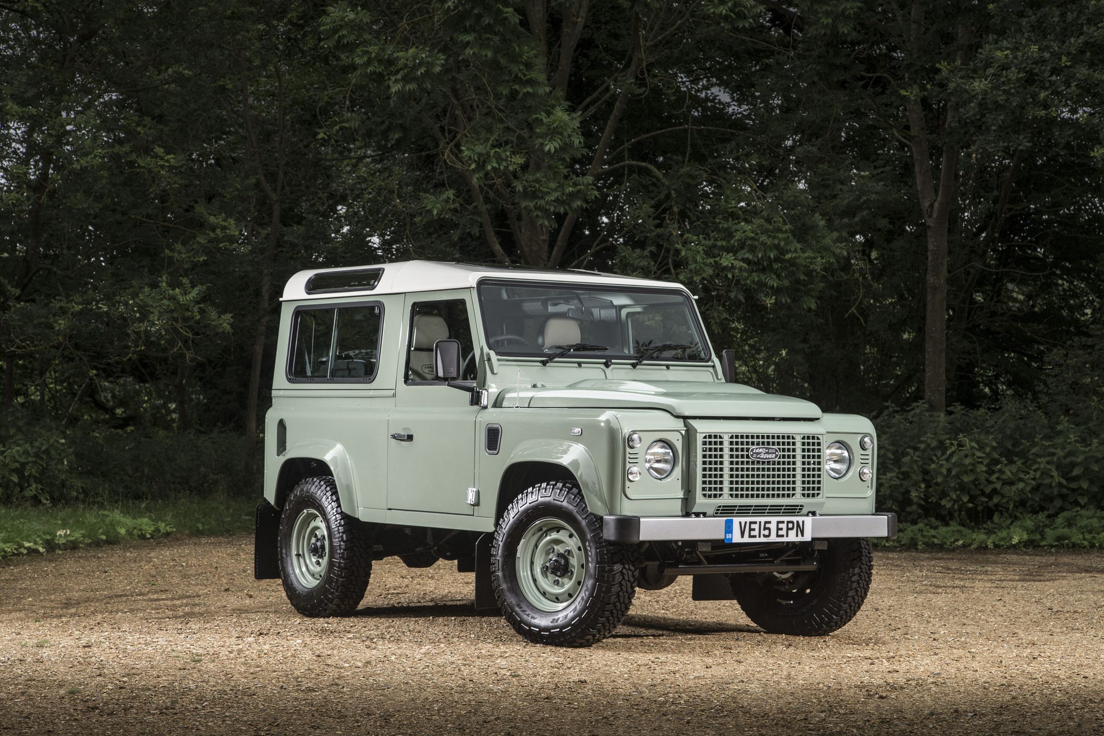 Land Rover Defender 90 Heritage UK-spec (2015)