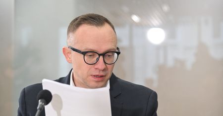 "Proszę trzymać ciśnienie". Emocje już na początku komisji