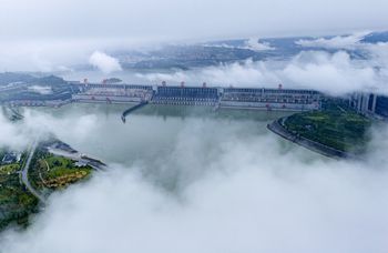 Imponujące schody wodne na Zaporze Trzech Przełomów. Skorzysta żegluga