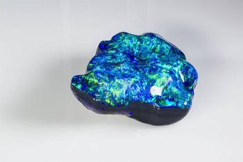 Chował go pod materacem przez lata. Opal był warty miliony dolarów