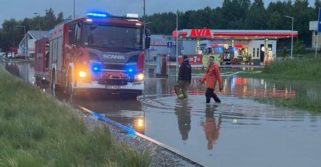 Blisko 380 interwencji po nawałnicach w woj. śląskim. "To była ciężka noc"