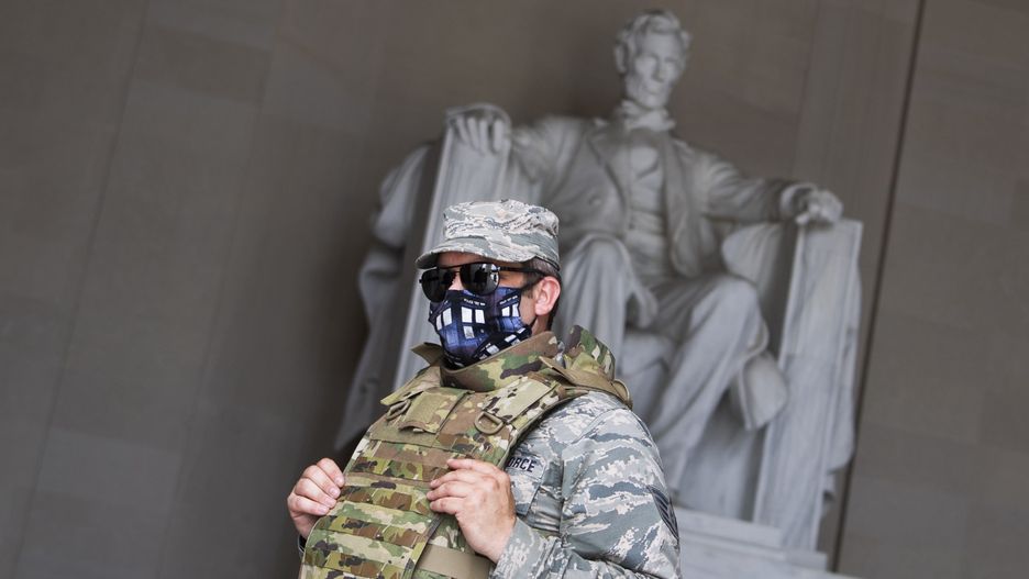 USA. Gwardziści odsunięci od służby przy ochronie inauguracji Joe Bidena. (Photo By Tom Williams/CQ-Roll Call, Inc via Getty Images)