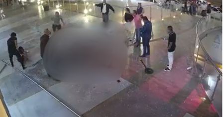Dwie osoby nie żyją, wiele jest rannych. Ludzie runęli razem z balkonem