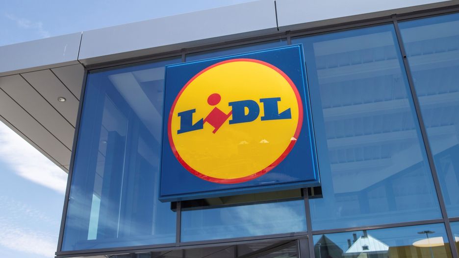 Lidl naraża się na ostracyzm części klientów oraz grzywny. Nie chce sprzedawać piwa bezalkoholowego nieletnim i wymaga okazywania dowodów. 