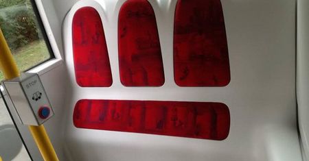 Działaczka ruchu Kukiz'15 zrobiła zdjęcie wnętrza autobusu: "Dla kogo oni to zrobili?"