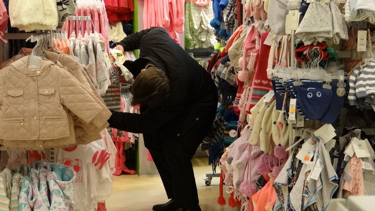 VAT na ubranka dziecięce miał spaść od kwietnia. Resort finansów przesunął zmiany o 3 miesiące. Wszystko przez koronawirusa