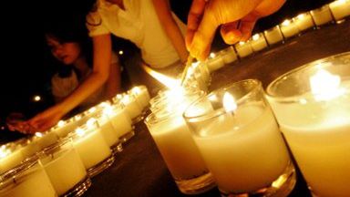 Świece dla upamiętnienia ofiar tragedii