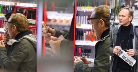 Zrelaksowany Chyra wybiera pudry i podkłady w drogerii (ZDJĘCIA)