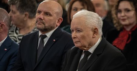 Nowe szczegóły o stanie Kaczyńskiego. "Już dowcipkuje"