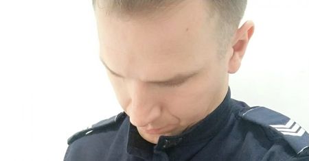 Warszawa. Coś pozytywnego. Policjanci uratowali i znaleźli dom dla małego kotka