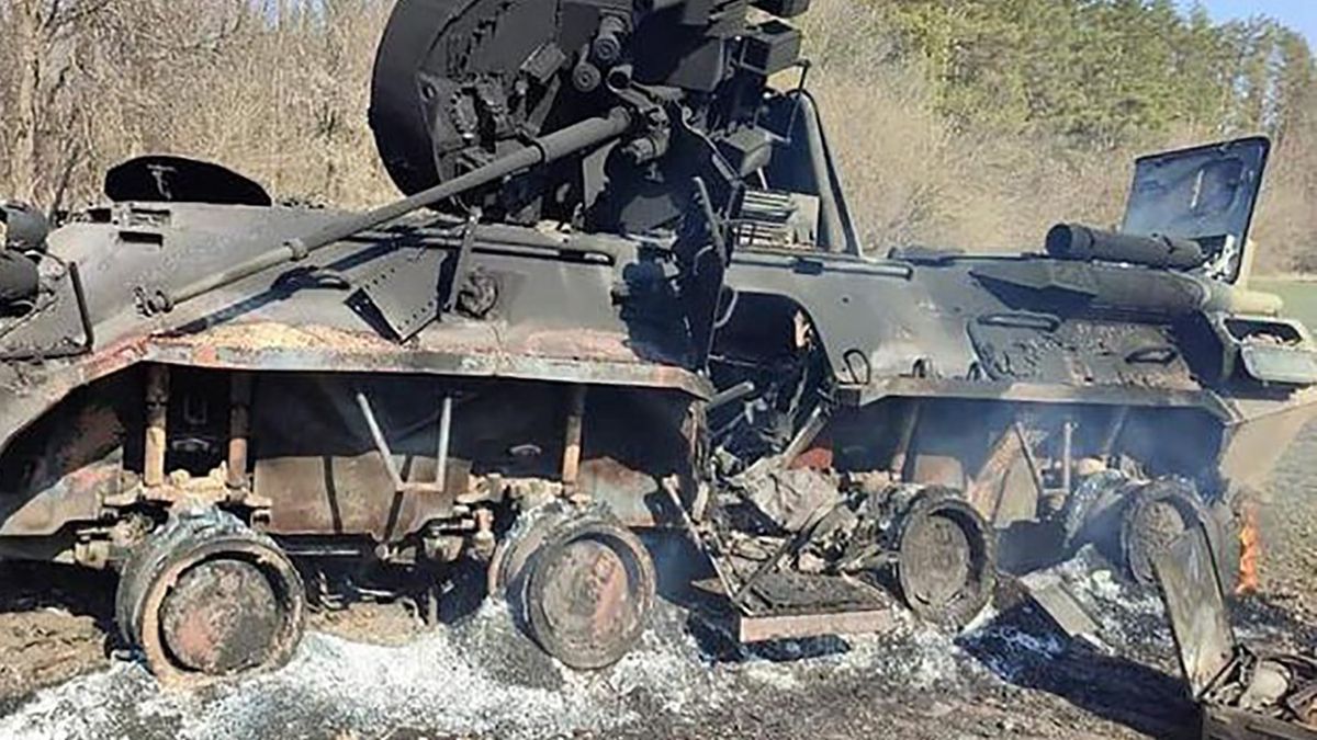 Rosyjski pojazd bojowy zniszczony podczas wojny na Ukrainie