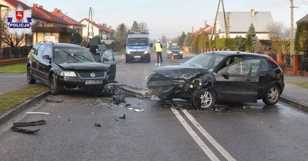 Chmielek: Czołowe zderzenie Forda i VW. Interweniował śmigłowiec LPR