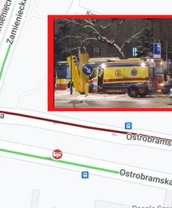 Zderzenie karetki z autobusem. Dwie osoby trafiły do szpitala