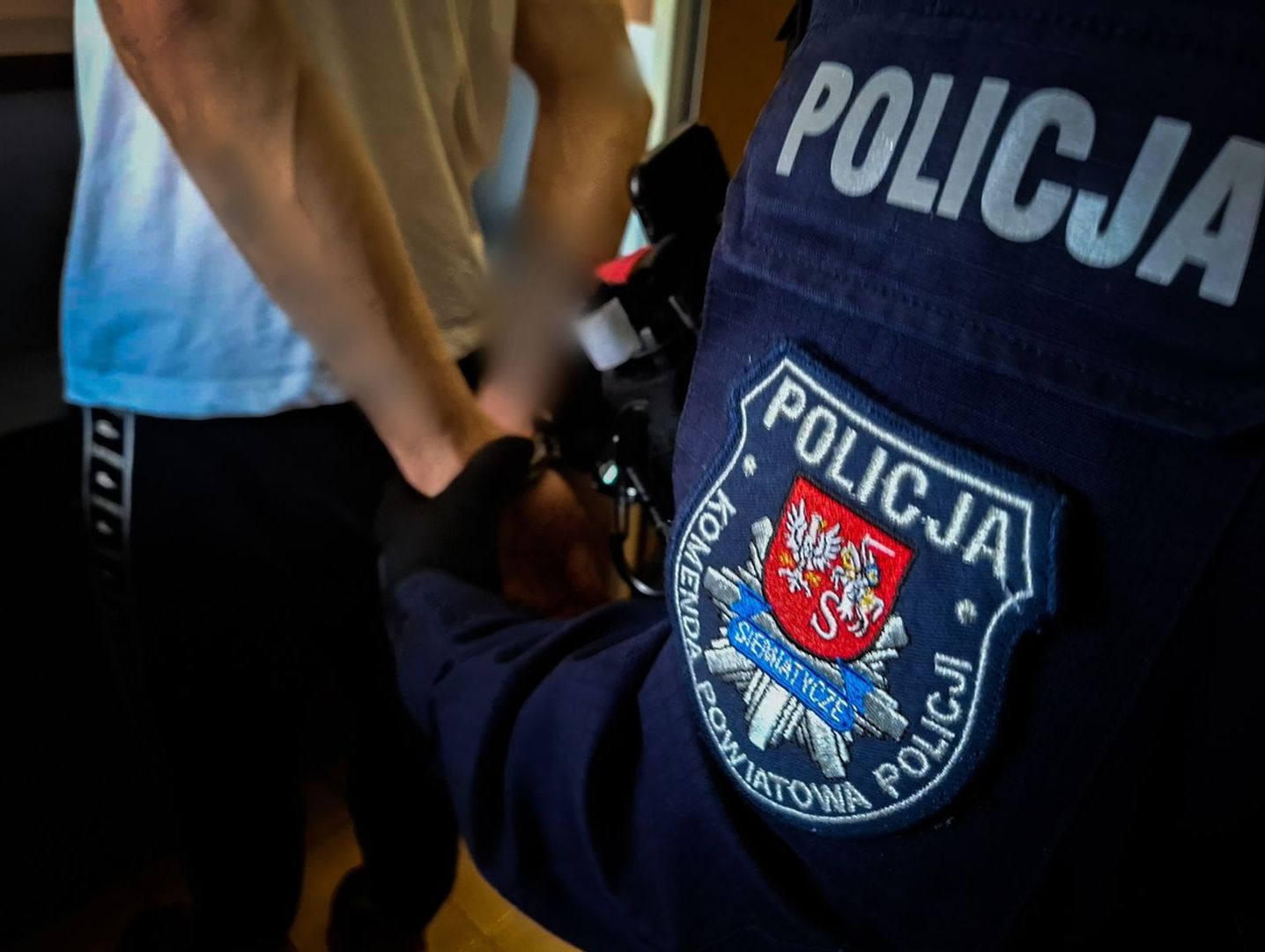 Siemiatycze: Uderzył kolegę, bo za blisko do niego podszedł. Policjanci odstawili go do więzienia