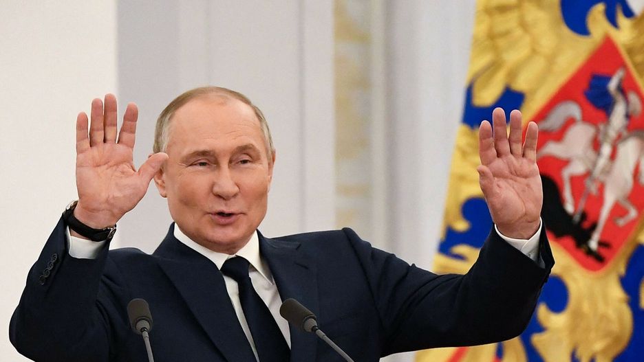 arch50Russian President Vladimir Putin reacts as he hosts Russia's medal-winning athletes of the Beijing 2022 Winter Olympic Games and members of the country's Paralympic team at the Kremlin in Moscow on April 26, 2022. (Photo by NATALIA KOLESNIKOVA / AFP)NATALIA KOLESNIKOVA
