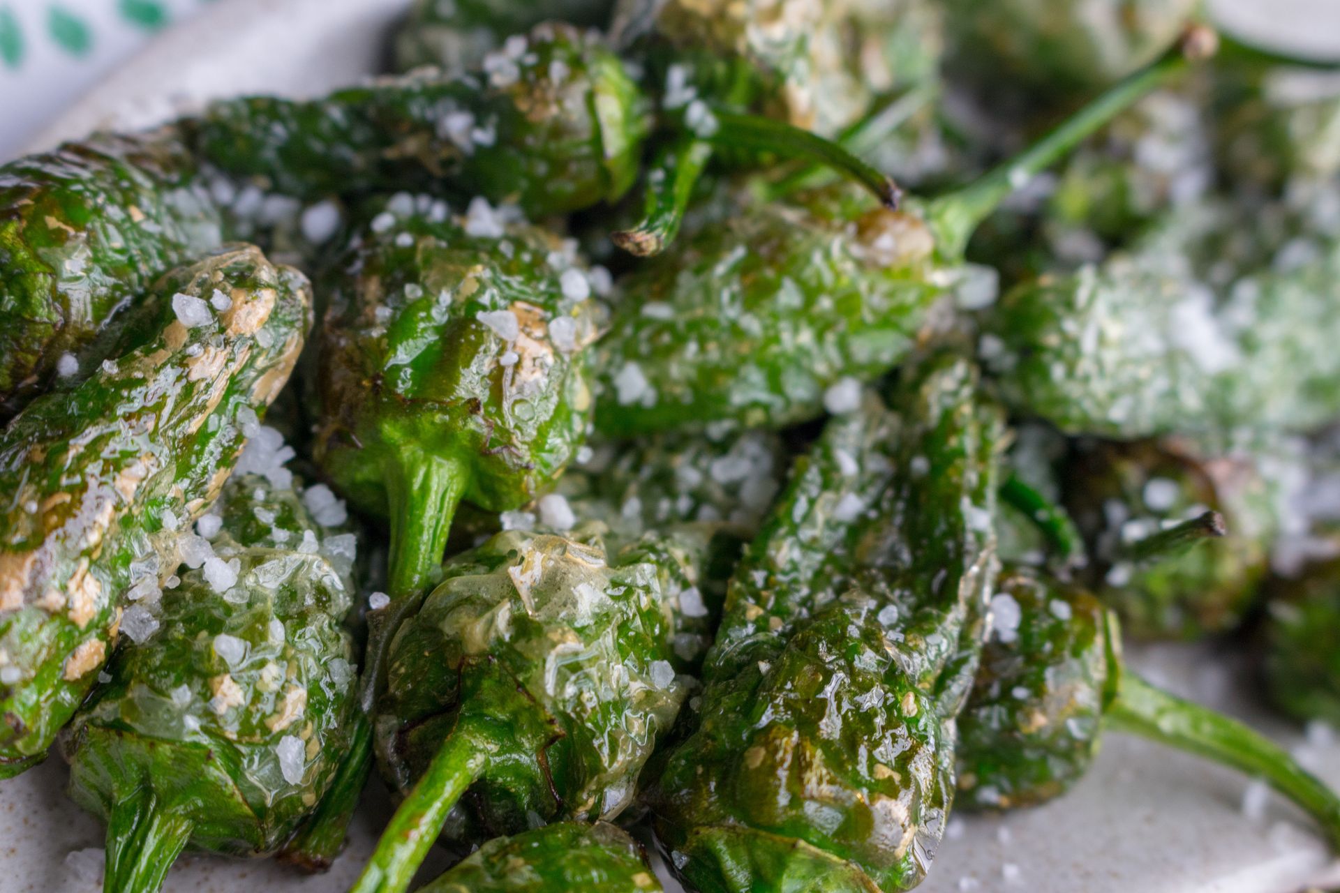 Są w marketach, ale Polacy omijają. Dla Hiszpanów to największy przysmak