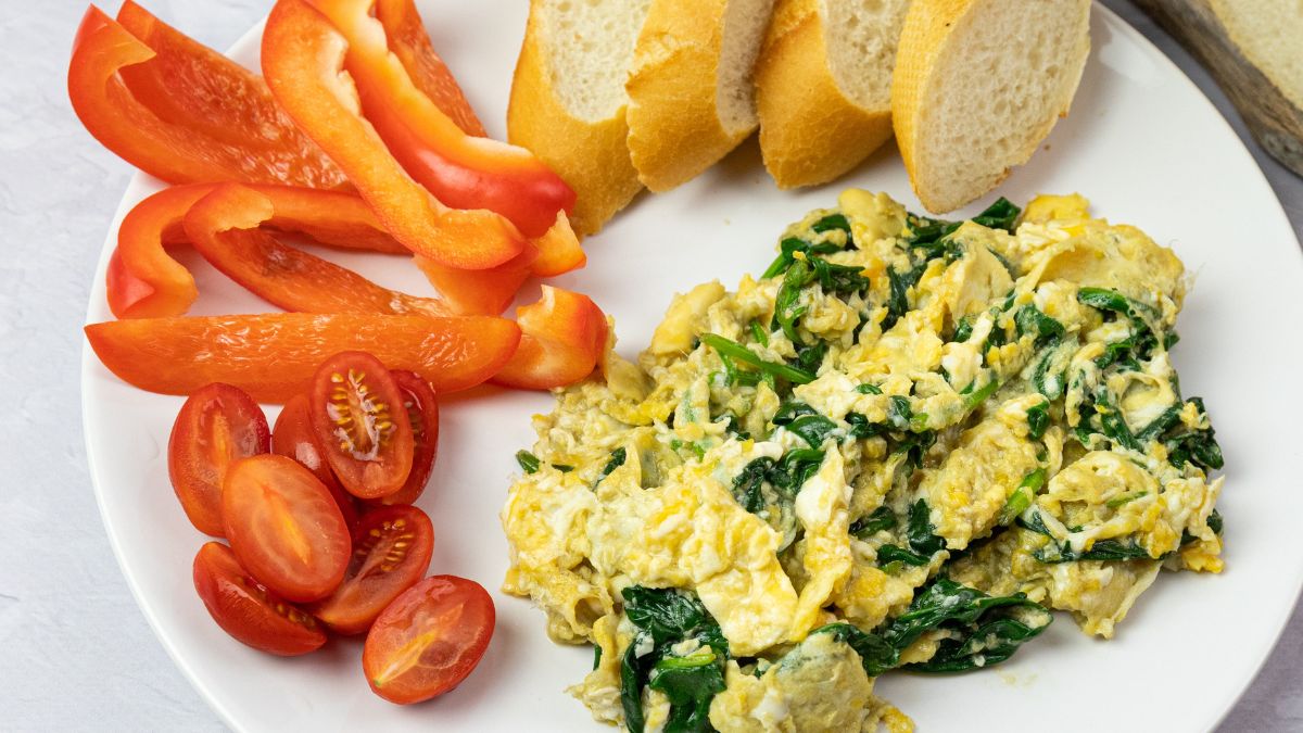 Jajecznica ze szpinakiem jest bardzo zdrowa