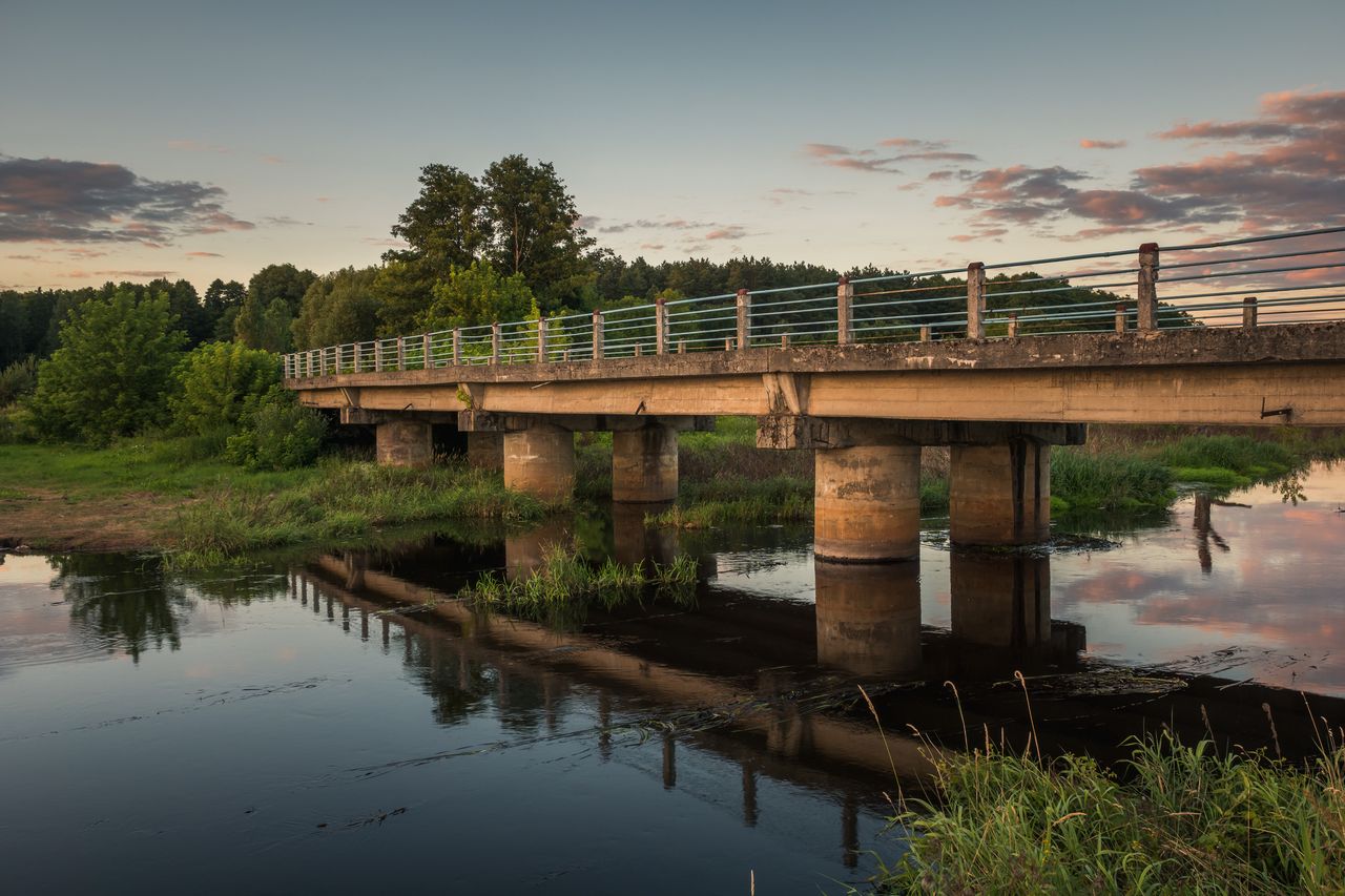 Malownicze tereny nad rzeką Liwiec w okolicach Sidelc dają możliwość kontaktu z naturą