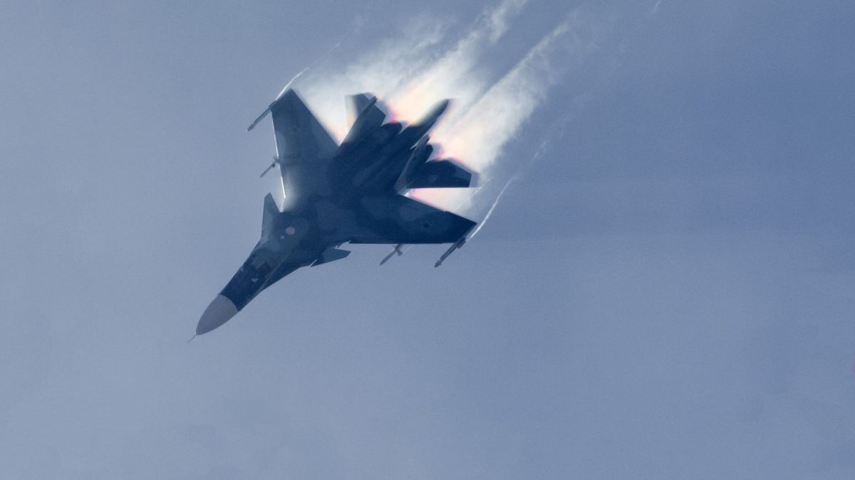 Sukhoi Su-34 jet fighter-bomber of Russian Air Force performs its demonstration flight at MAKS-2015 airshow near Zhukovsky
The Sukhoi Su-34 jet fighter-bomber of Russian Air Force performs its demonstration flight at MAKS-2015 airshow near Zhukovsky, Moscow Region, Russia. (Photo by: aviation-images.com/Universal Images Group via Getty Images)
aviation-images.com
su-31, su-34, su-27ib, strike, aerobatic, civil, light-aircraft, ga, su31, 31, pistonprop-powered, jet-powered, supersonic, fighter, bomber, su34, 34, jet-bomber, -, air, force, moscow, zhukovskiy, ramenskoye, uubw