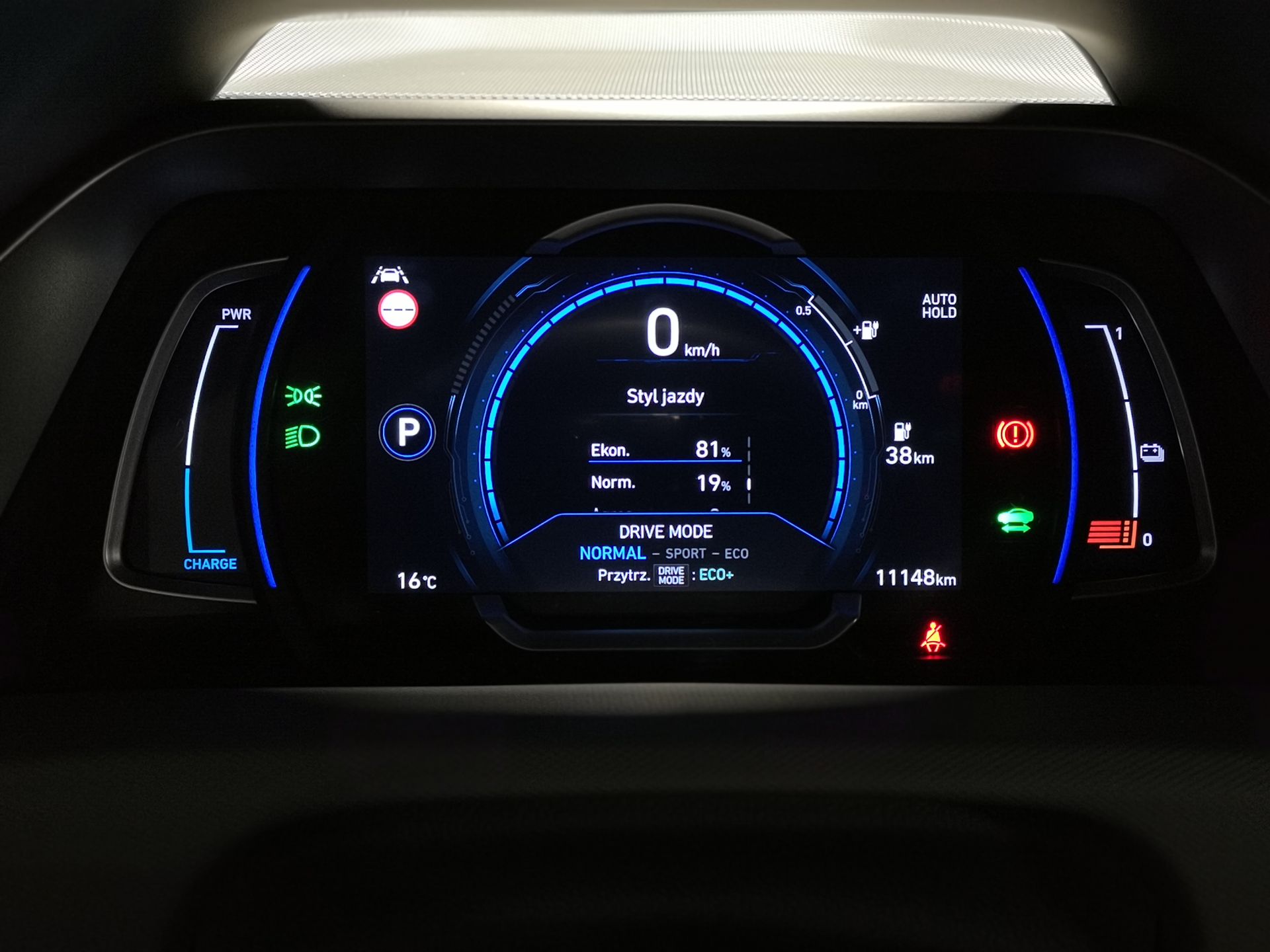 Hyundai Ioniq Electric: System zarządzania energią i audio Infinity 18