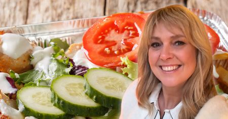 Ewa Wachowicz pokazała, jak robi holenderski fast food. Kebab się nie umywa