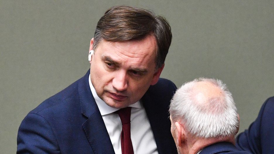 Zbigniew Ziobro w Sejmie w rozmowie z Antonim Macierewiczem.