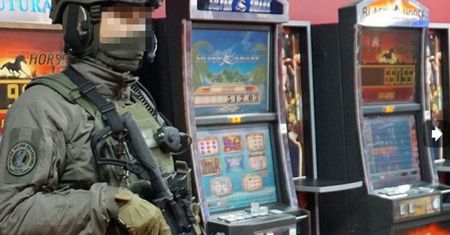 Rozbito grupę przestępczą podejrzaną o organizowanie nielegalnego hazardu