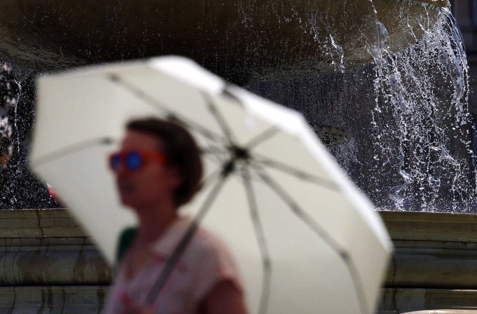 Heatwave in Germany: candles banned at cemeteries, football matches cancelled