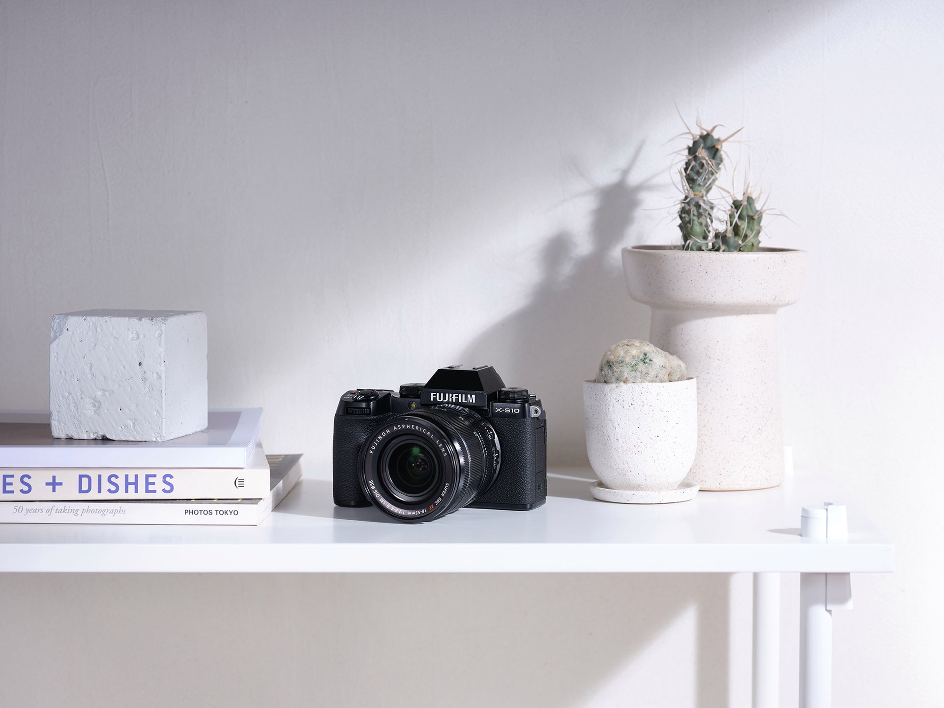 Fujifilm X-S10 – kompaktowe rozmiary, niesamowita stabilizacja i mnóstwo funkcji 1