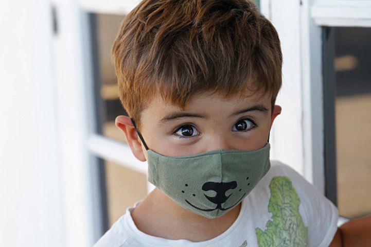Dzieci zakażają koronawirusem bardziej niż dorośli 