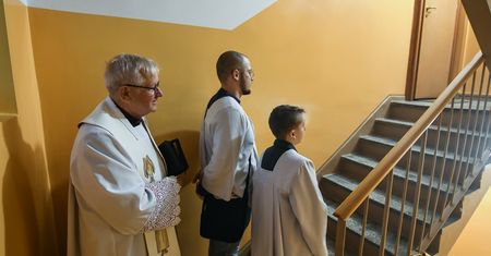 Ile dać po kolędzie w tym roku? Nowy trend wśród księży