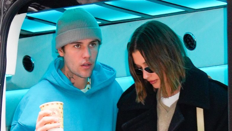 Fani Justina Biebera skandowali na koncercie hasła obrażające Hailey 