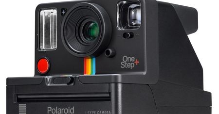 Polaroid OneStep+ odpowiedzią na pytanie „po co Bluetooth w analogowym aparacie?”
